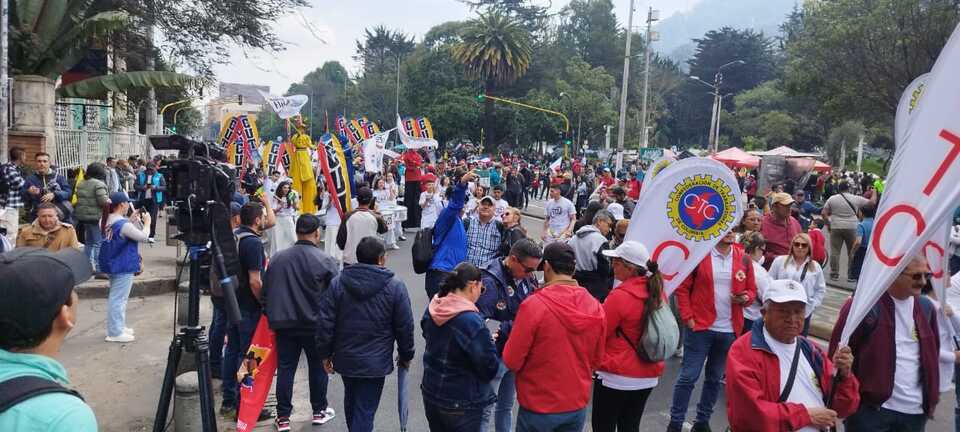 SINTRADISTRALES participó en la marcha del 9 de abril, reconocemos las víctimas y las que ha puesto el movimiento sindical en la construcción de una sociedad más justa. Por ello también apoyamos las reformas propuestas en salud, laboral y pensiones